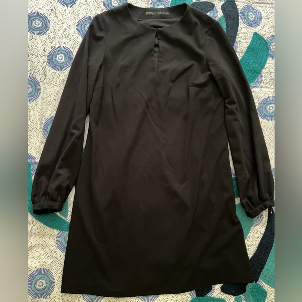 Black dress from Zara with keyhole in the front.